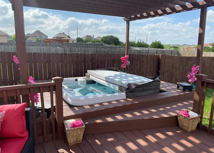 Guest house Private At Texas With Hot Tub *