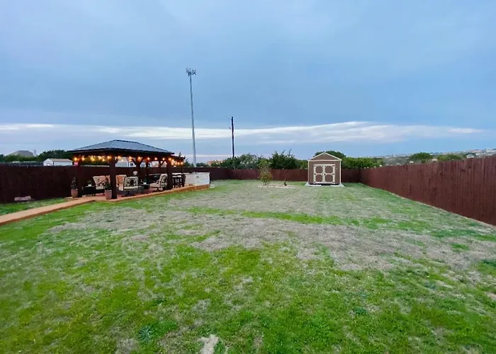 Guest house Private At Texas With Hot Tub