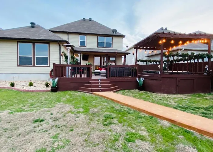 Private At Texas With Hot Tub *